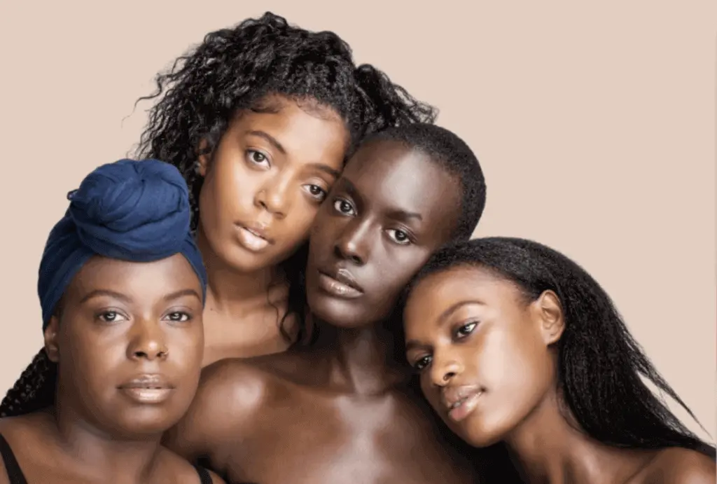 Maquillage naturel sur femmes noires 