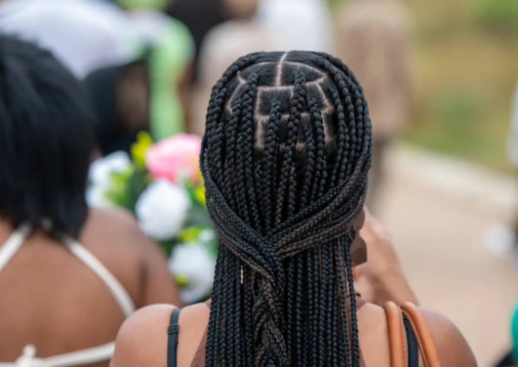 femme noire avec des braids 